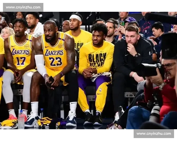 紫金军团鏖战黄蜂湖人季后赛巅峰对决谁能突围引爆联盟焦点之夜