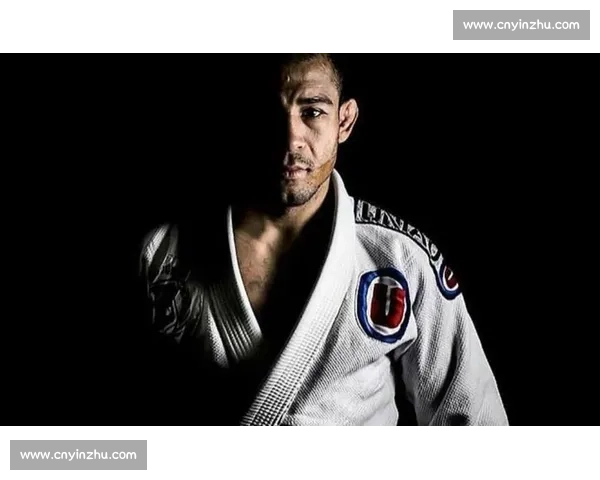 荷洛威对决奥尔多巅峰再战回顾两代羽量级王者恩怨史全面解读之战